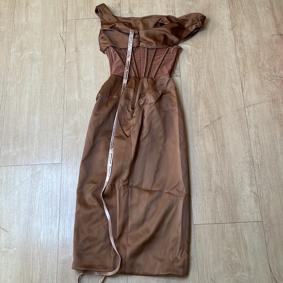 HOUSE OF CB Loretta Off the Shoulder Satin Corset Dress, COLOR TOFFEE SMALL - Picture 5 of 7